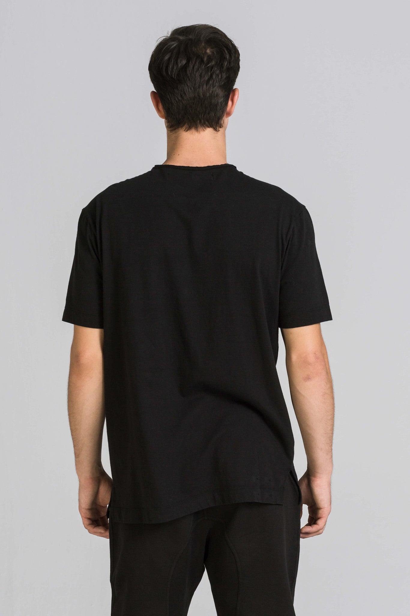 CONNECTION BLACK TEE